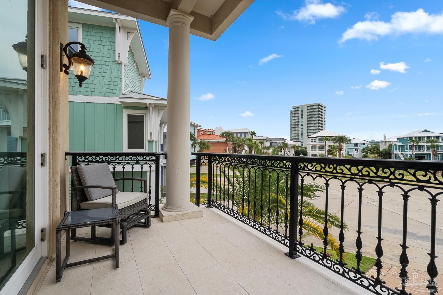 39 E Galvez Ct