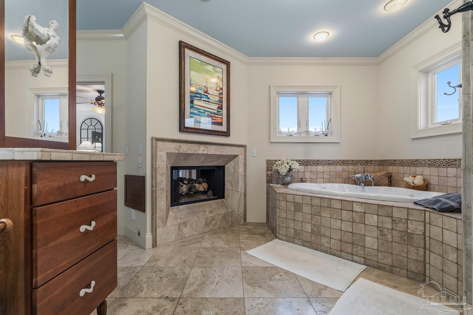 39 E Galvez Ct