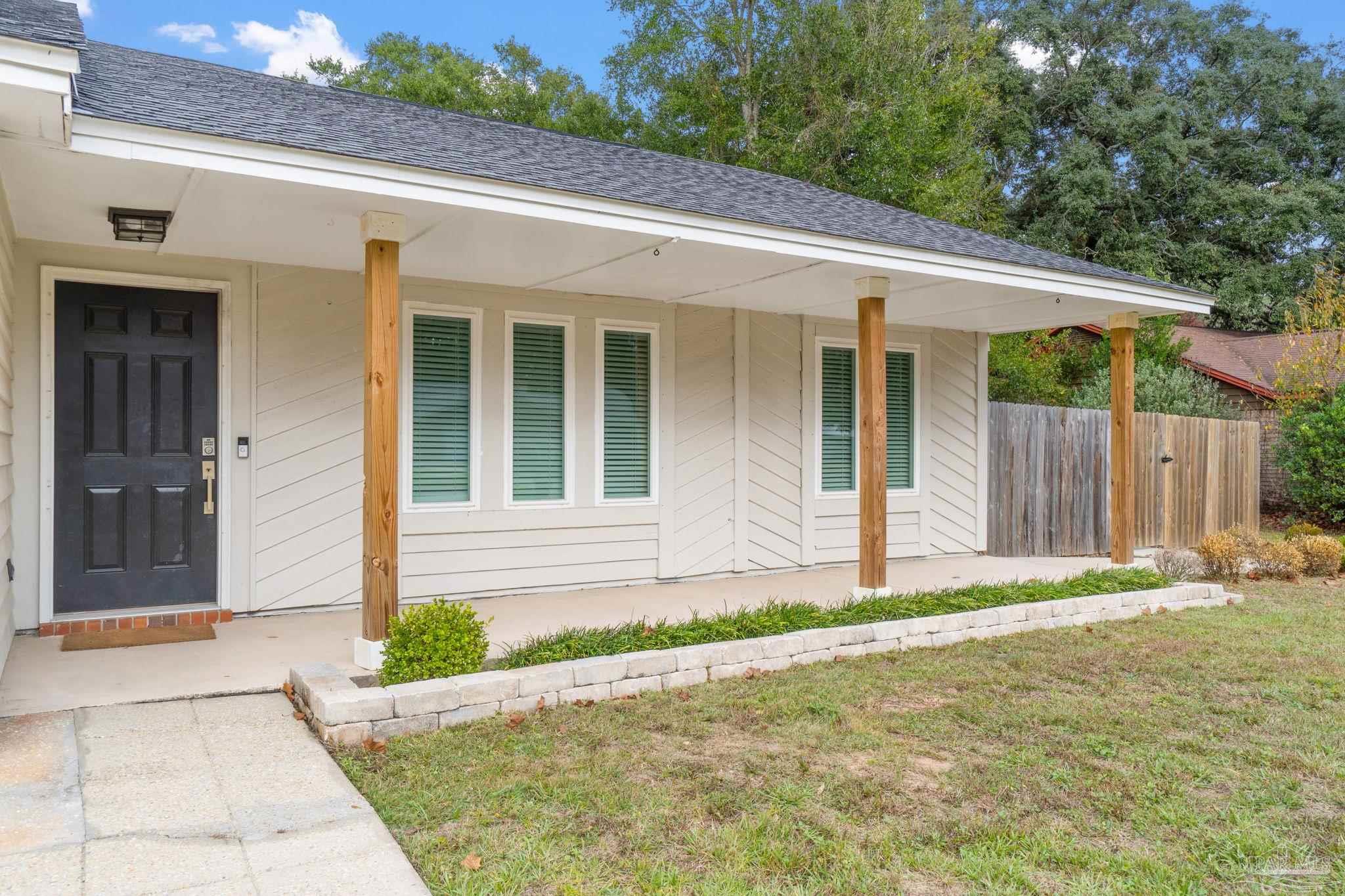 7467 Baywoods Ln