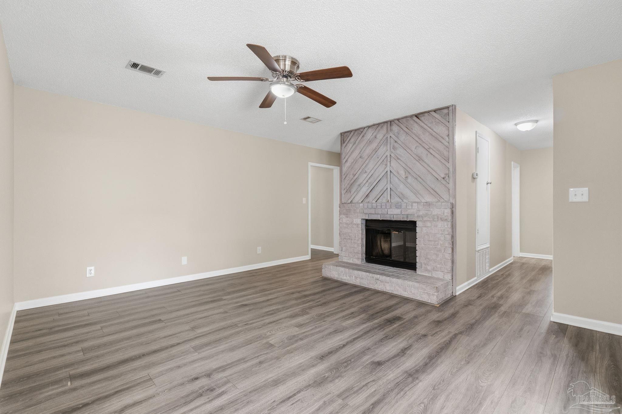 7467 Baywoods Ln