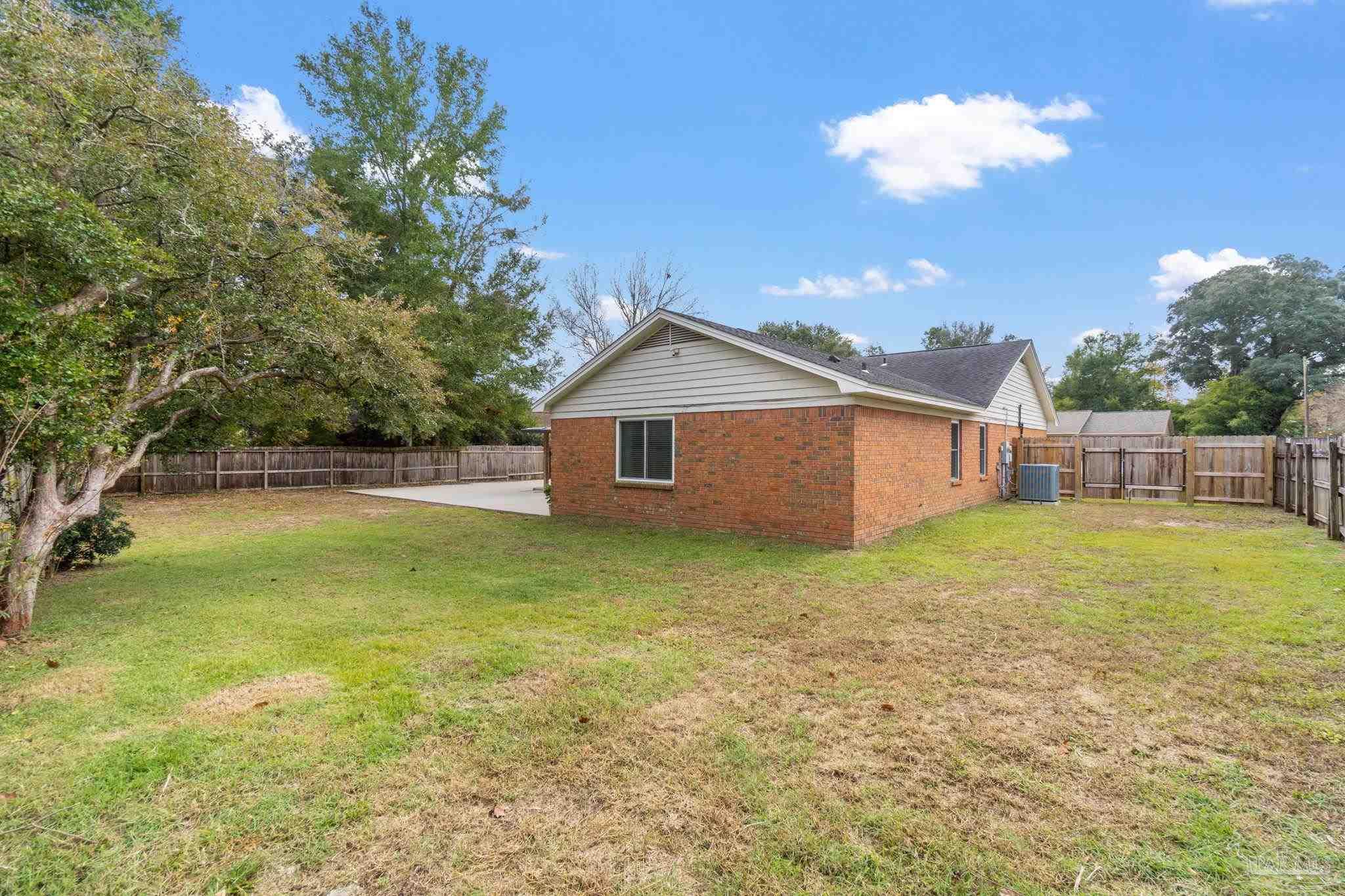 7467 Baywoods Ln