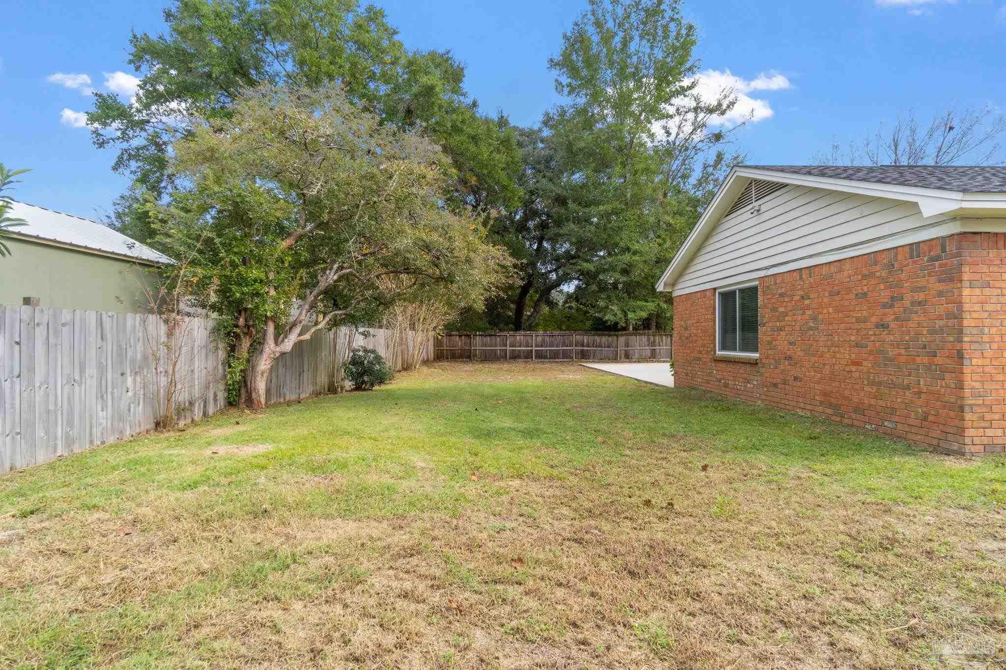 7467 Baywoods Ln