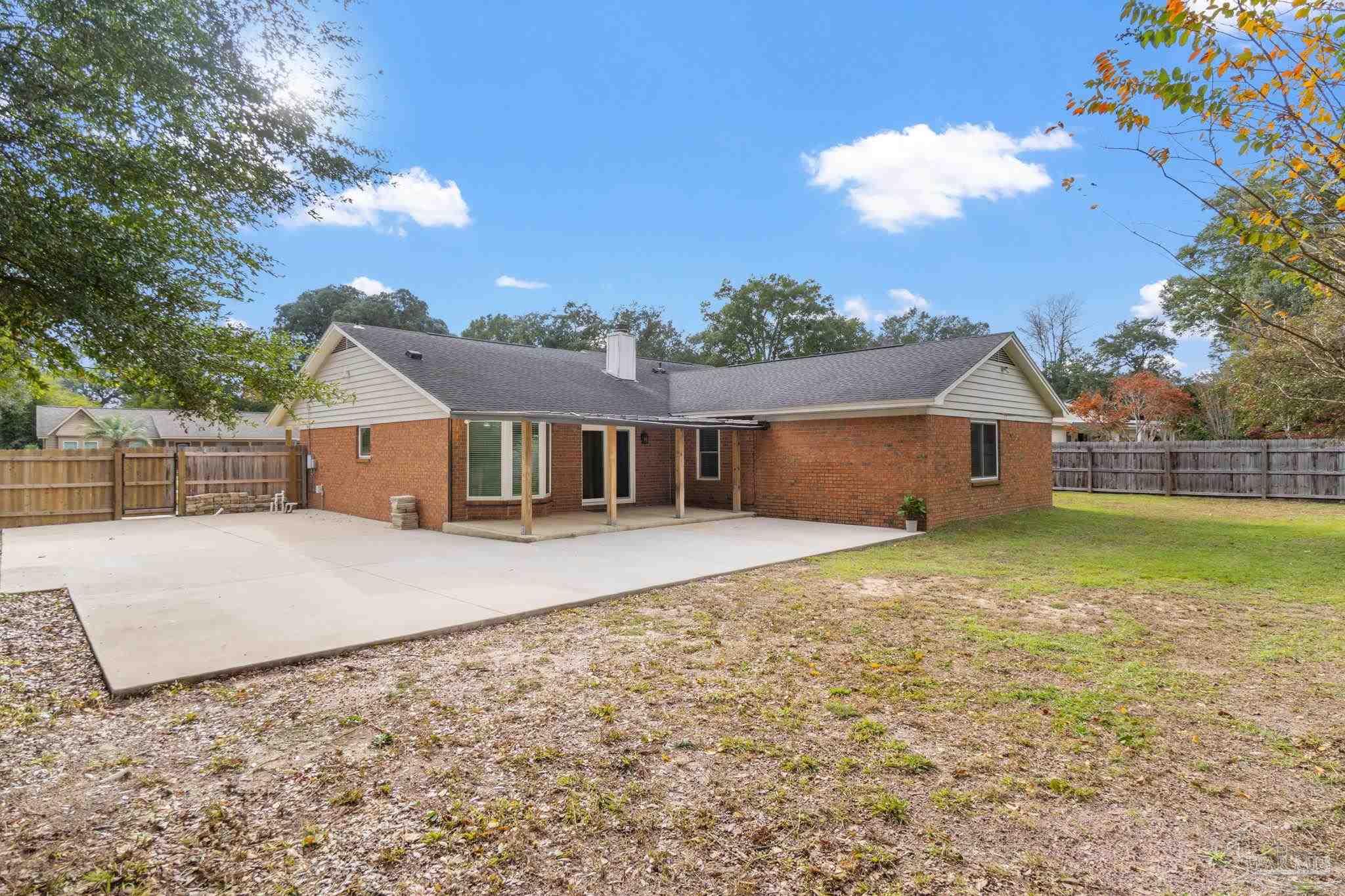 7467 Baywoods Ln