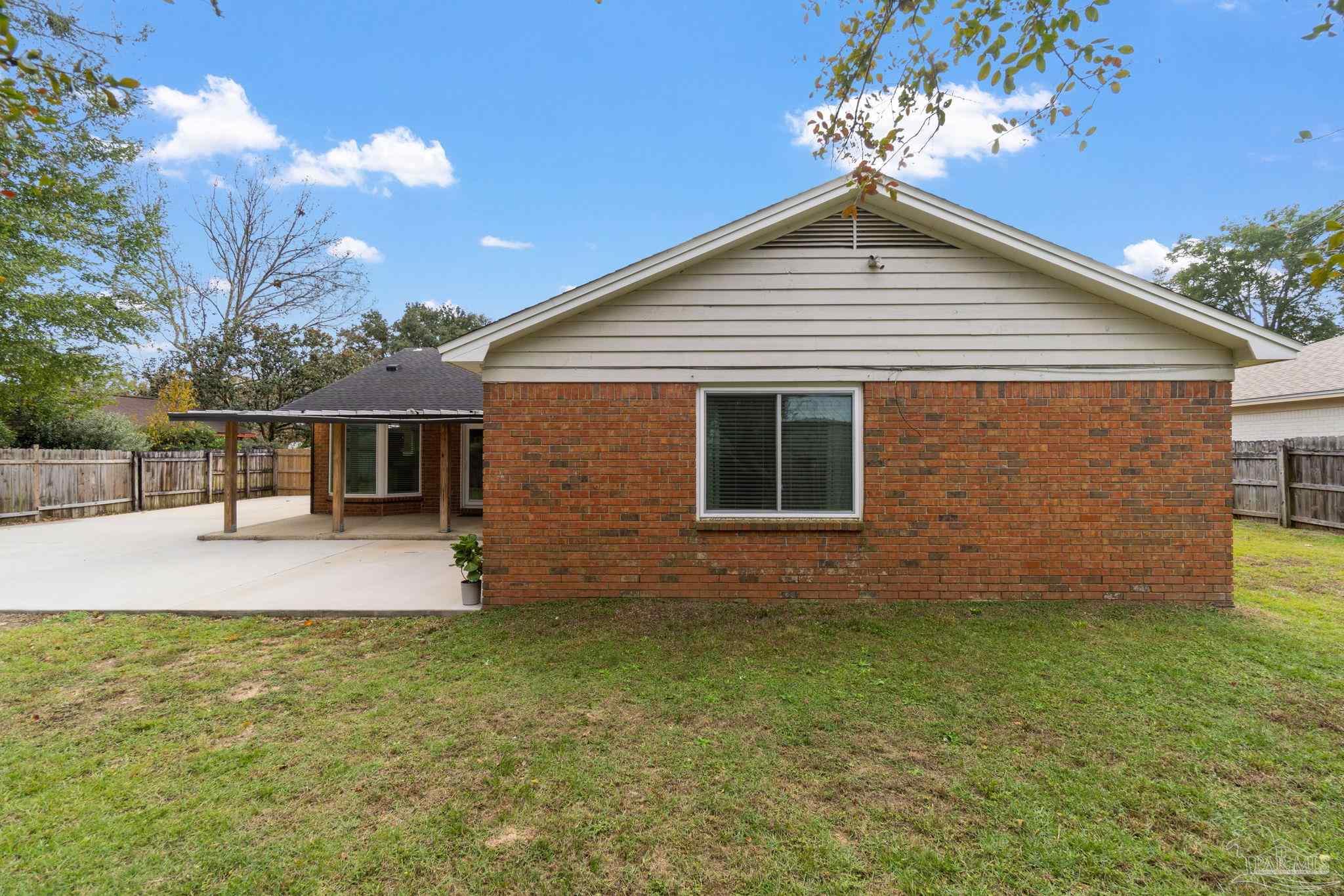 7467 Baywoods Ln