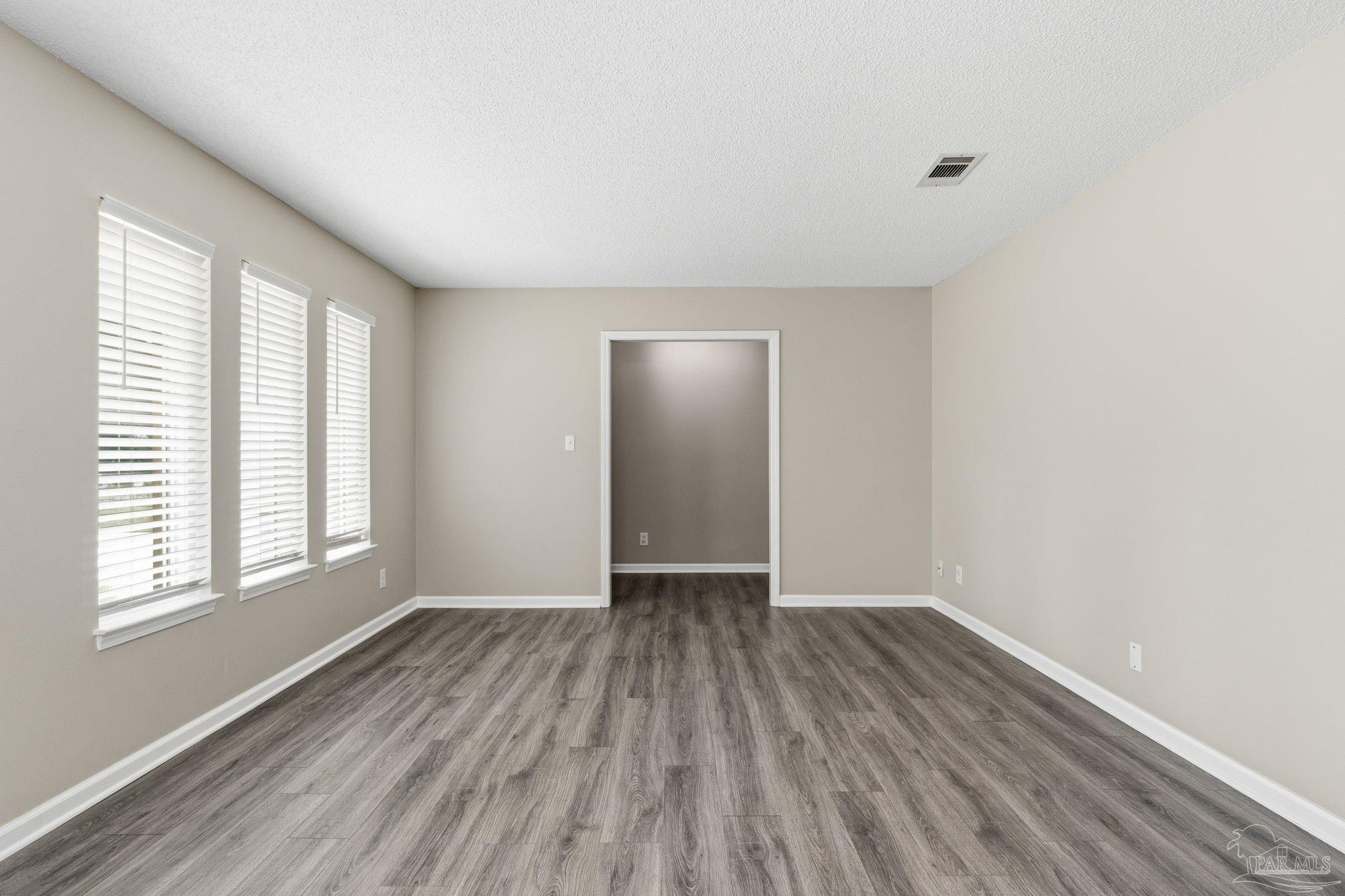7467 Baywoods Ln
