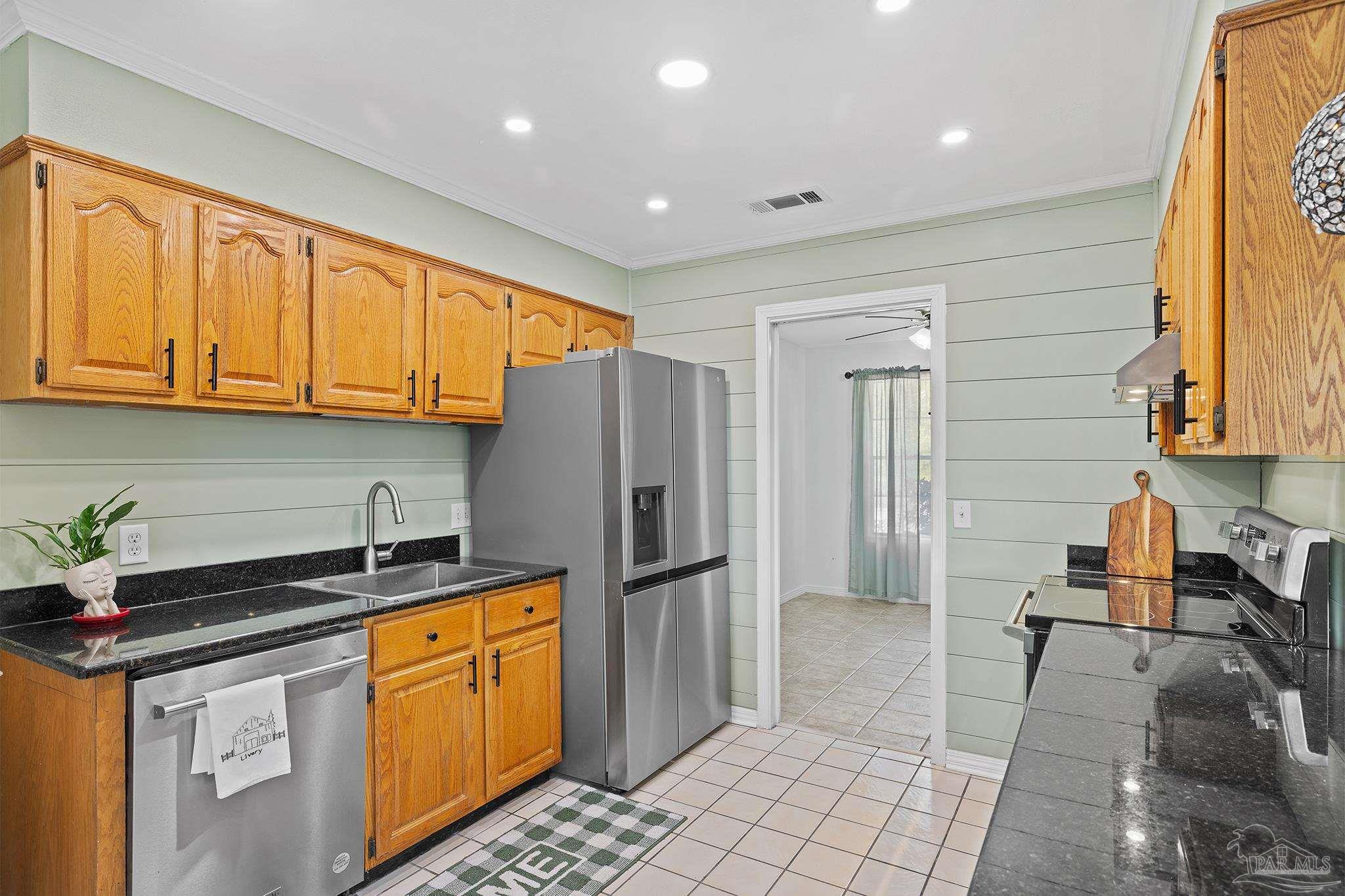 1245 Greenbrier Blvd