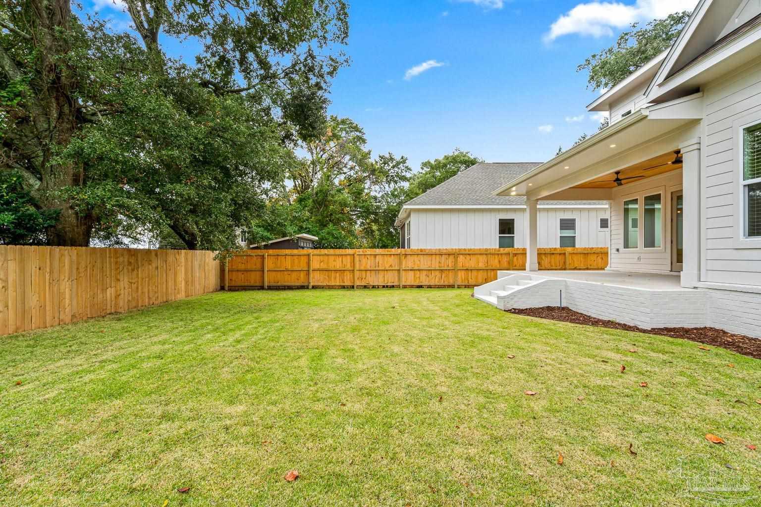 1115 E La Rua St