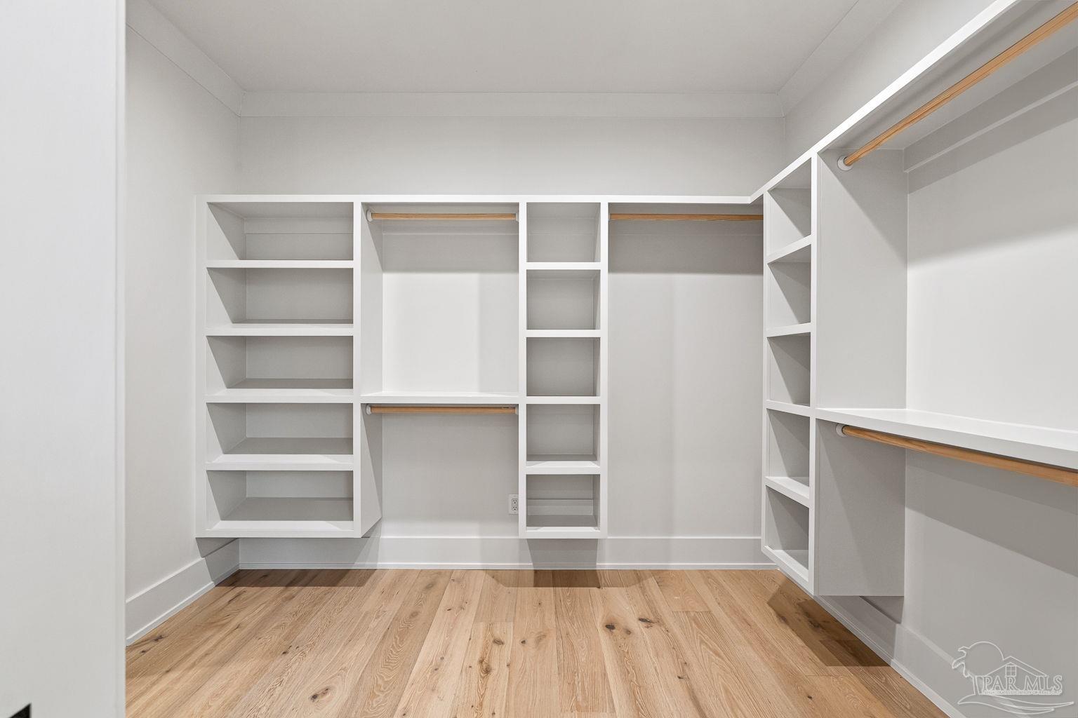 1115 E La Rua St
