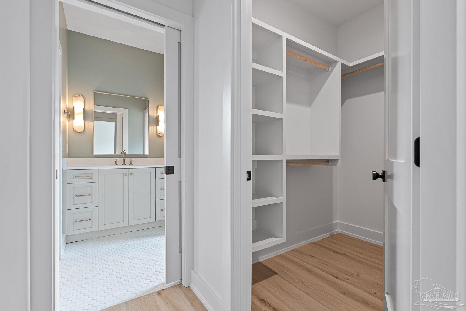 1115 E La Rua St