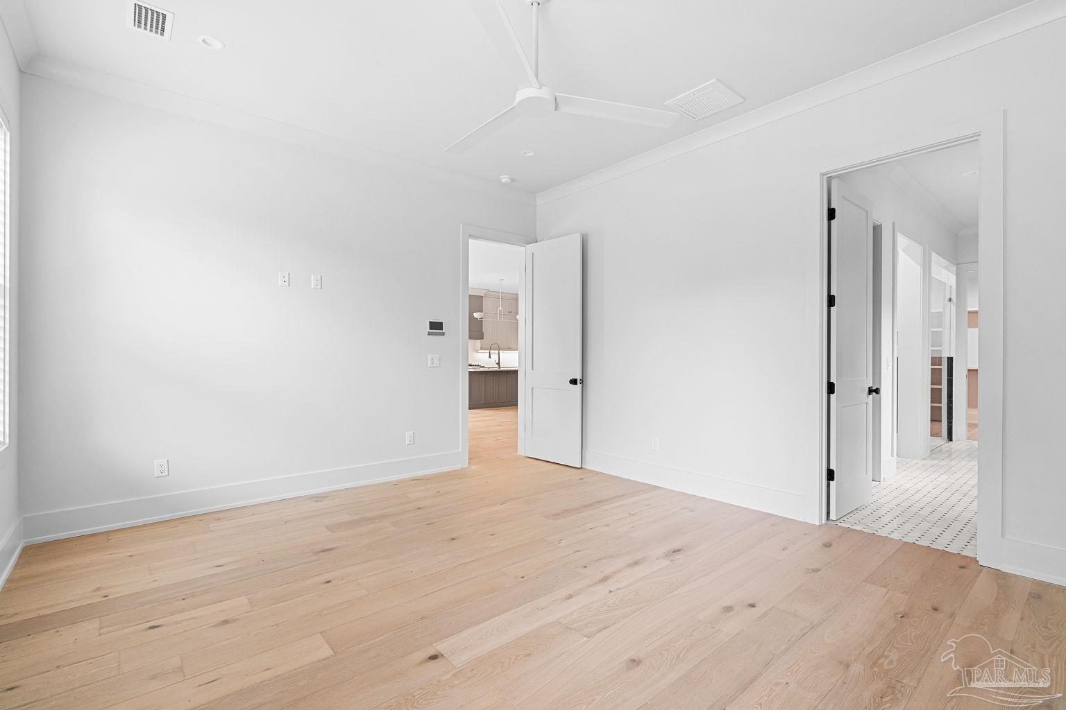 1115 E La Rua St