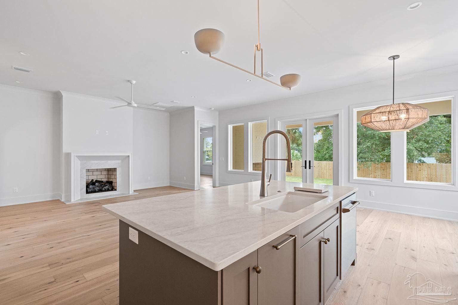 1115 E La Rua St