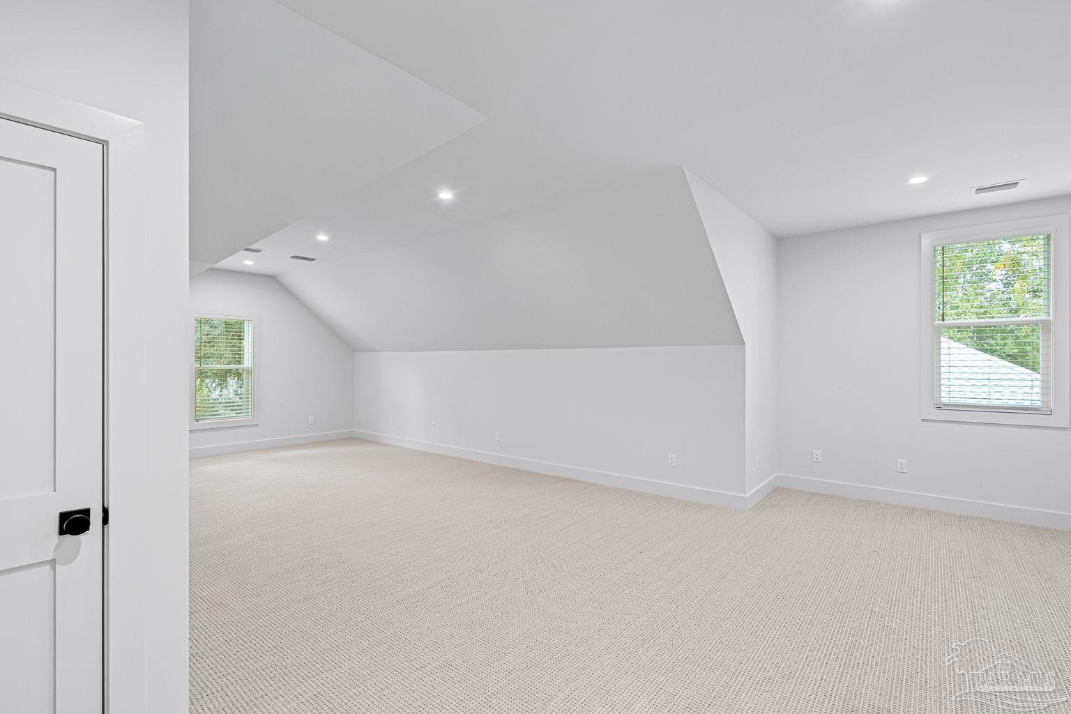 1115 E La Rua St