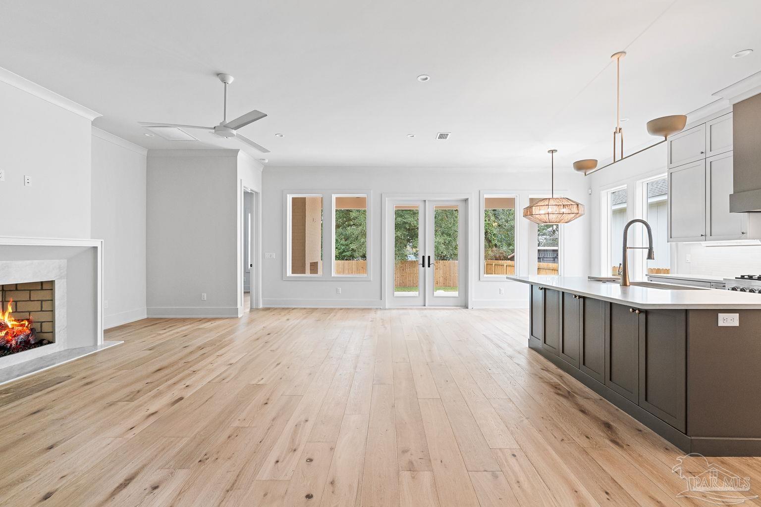 1115 E La Rua St