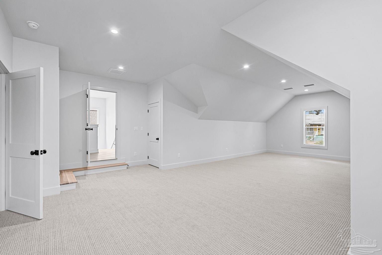 1115 E La Rua St
