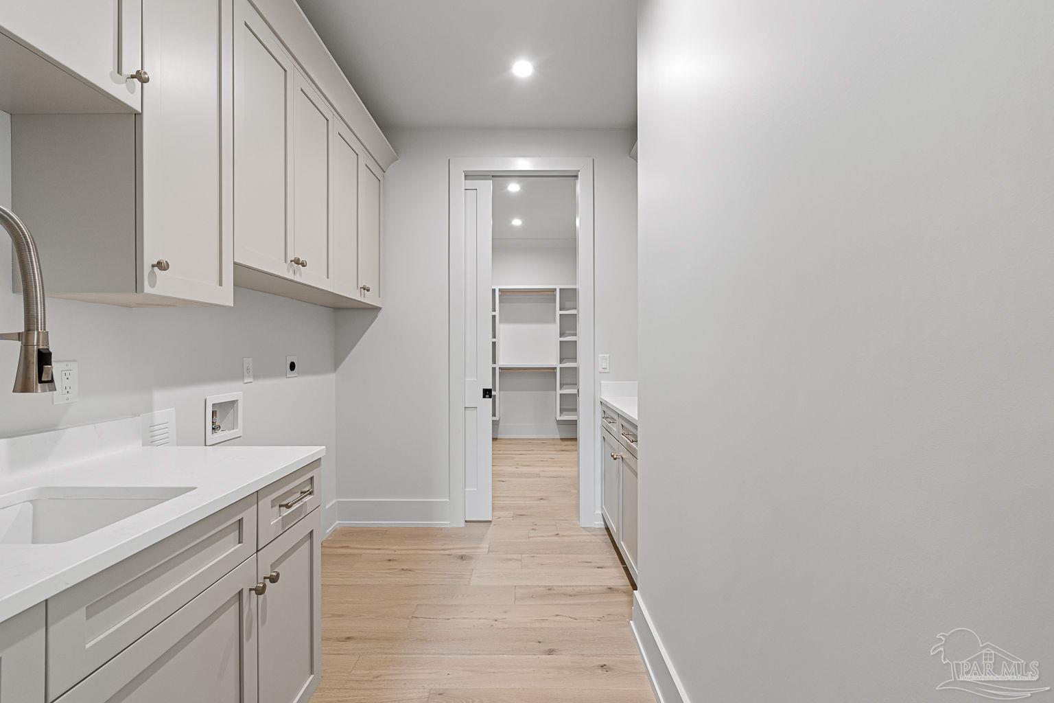 1115 E La Rua St