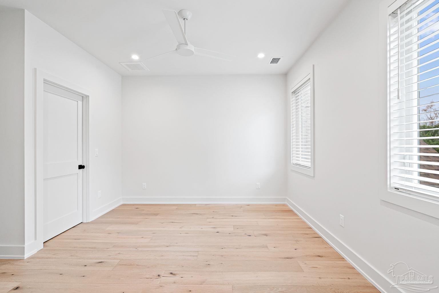 1115 E La Rua St