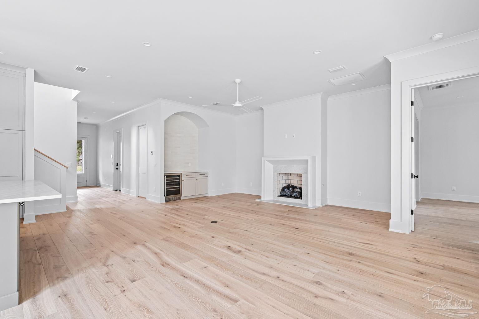 1115 E La Rua St