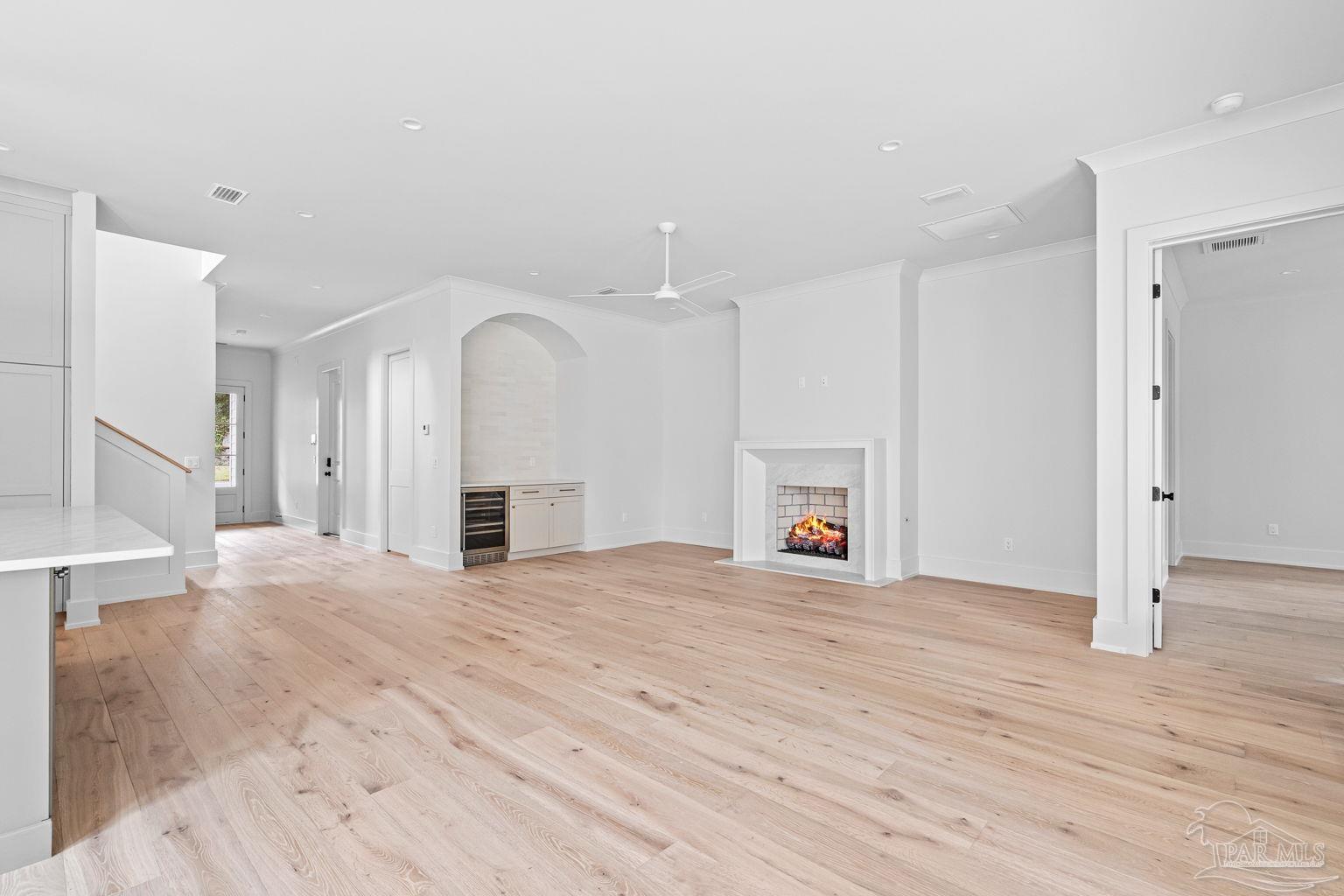 1115 E La Rua St