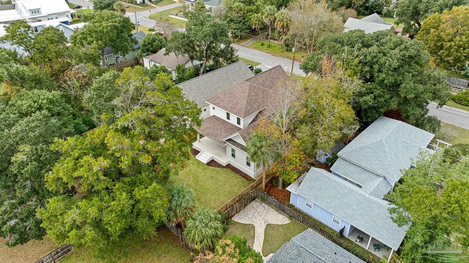 1115 E La Rua St