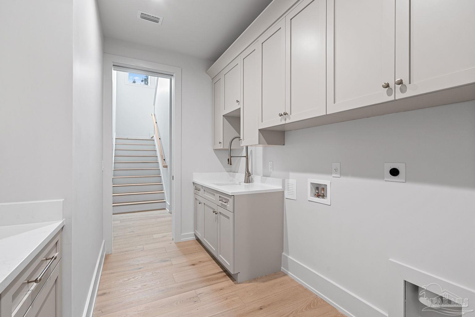 1115 E La Rua St