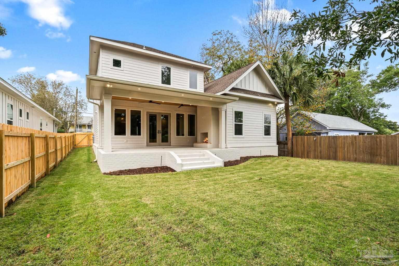 1115 E La Rua St