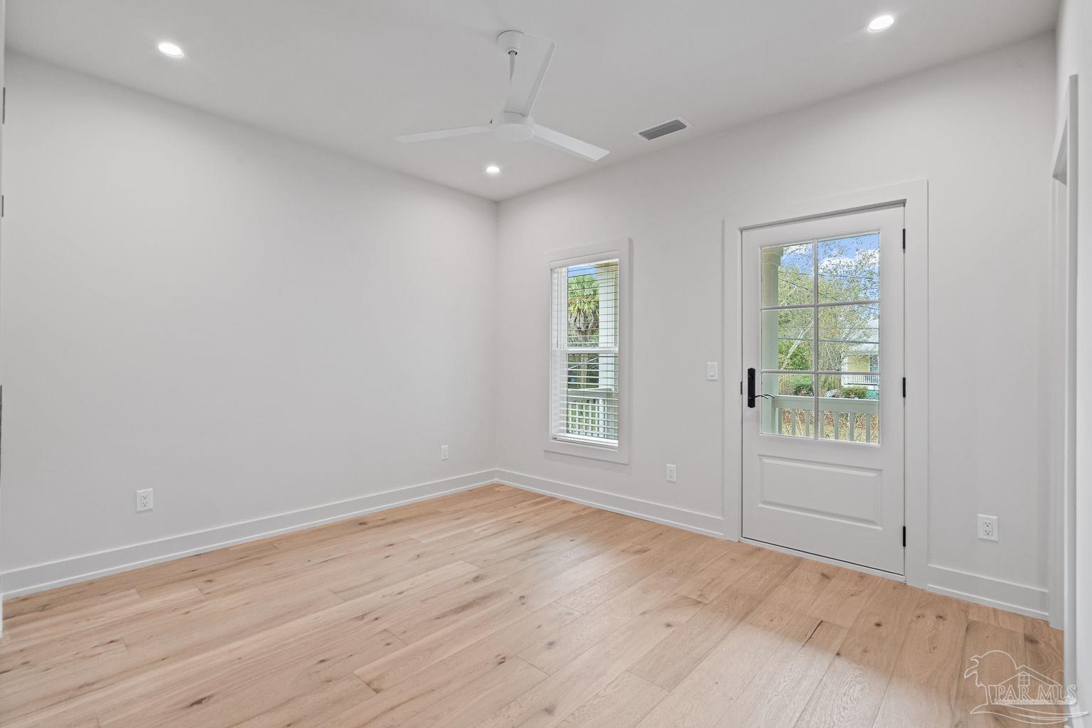 1115 E La Rua St