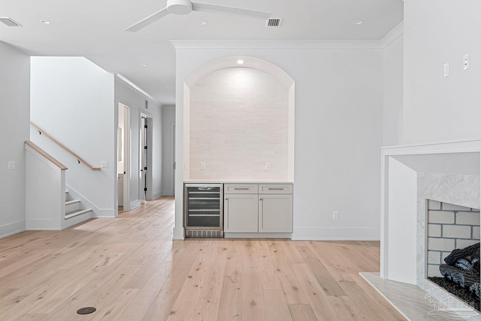 1115 E La Rua St