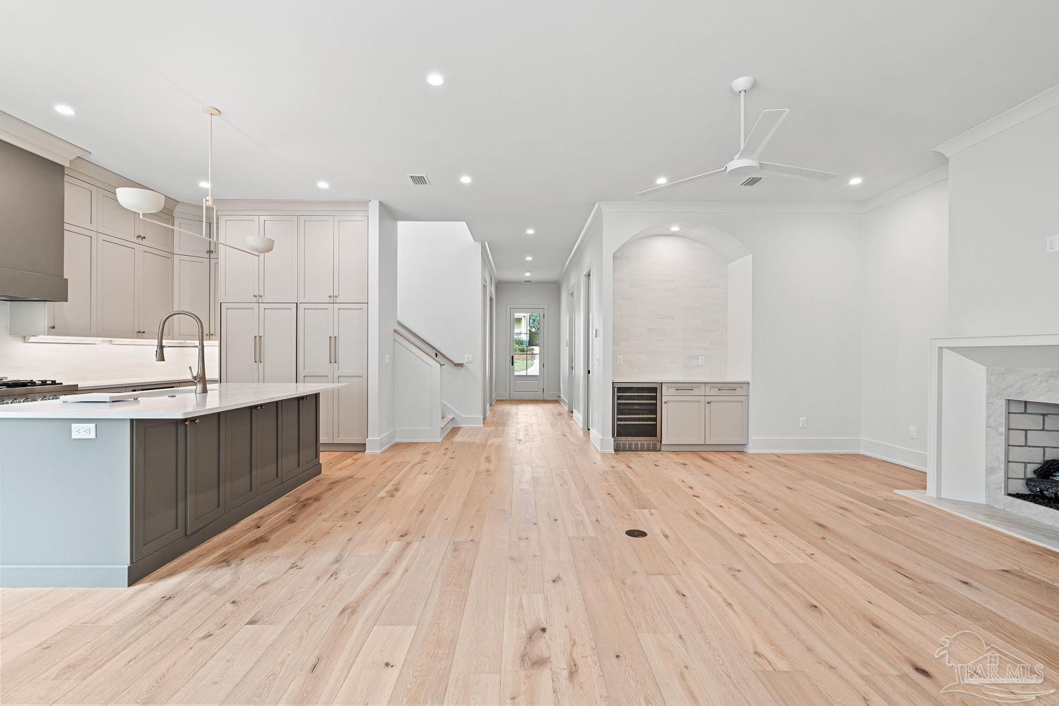 1115 E La Rua St