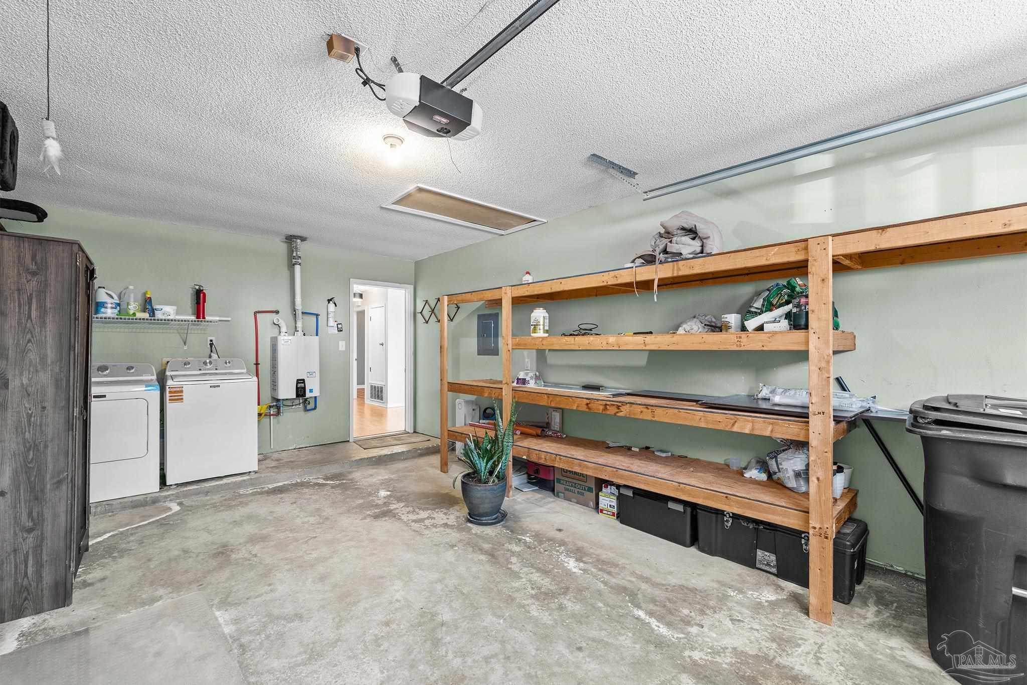3502 Silvertree Ln