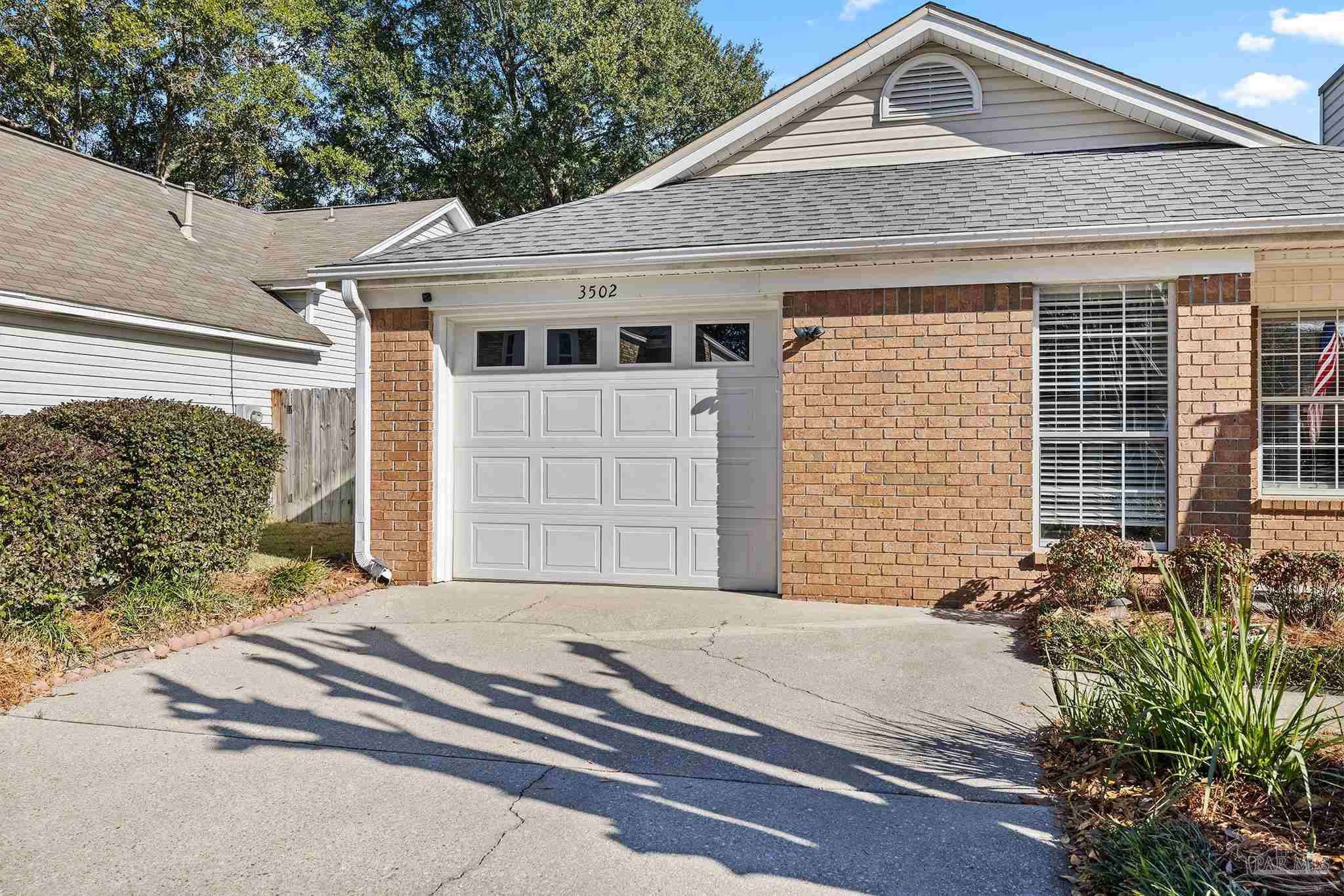 3502 Silvertree Ln
