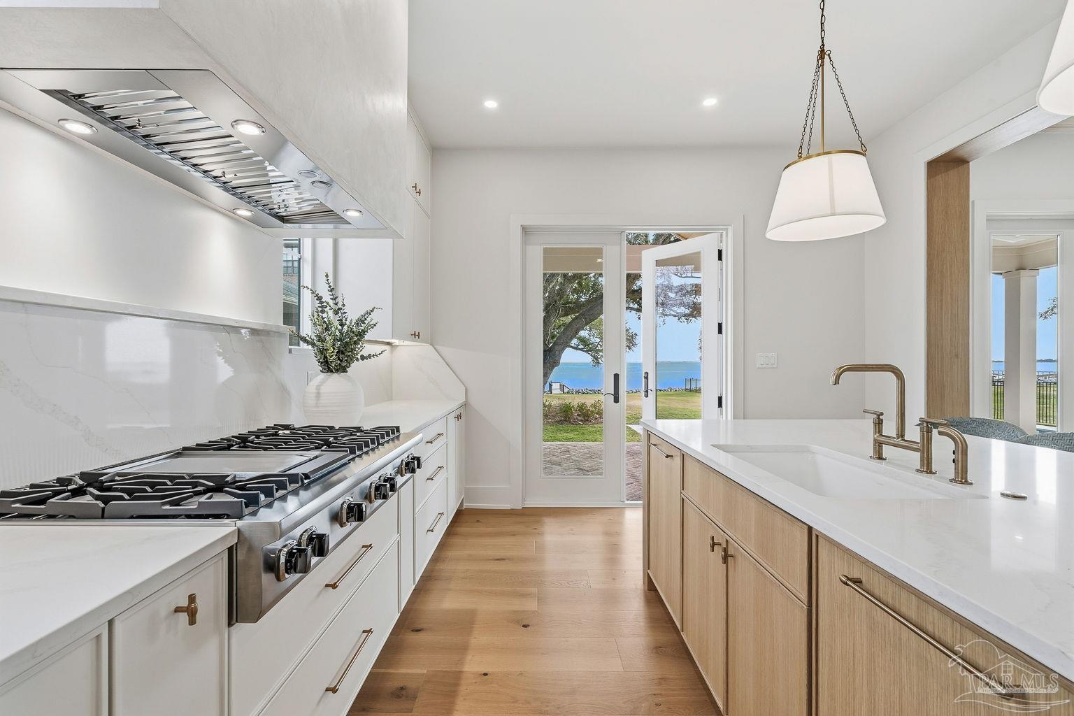803 Bayshore Dr