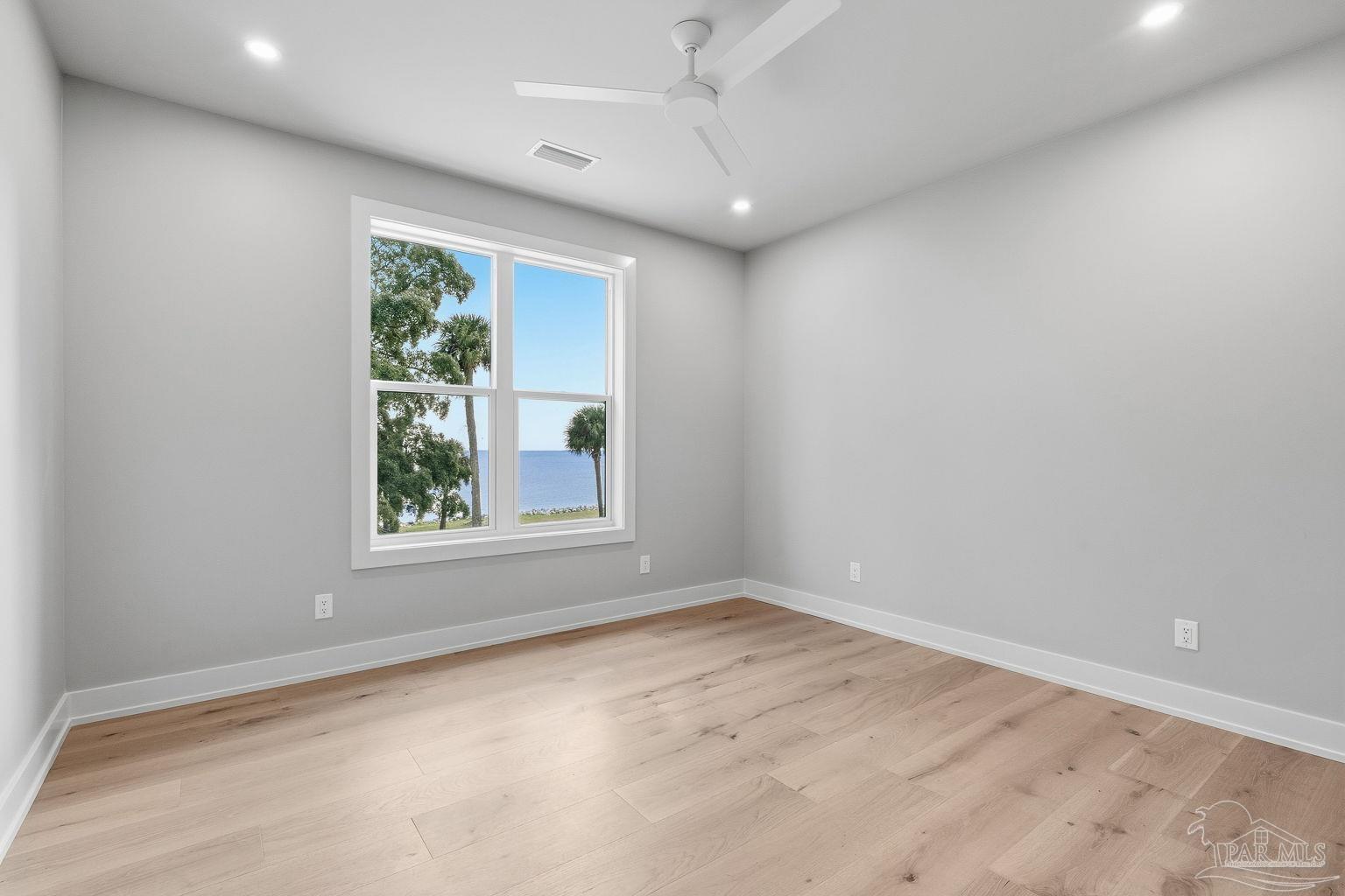 803 Bayshore Dr