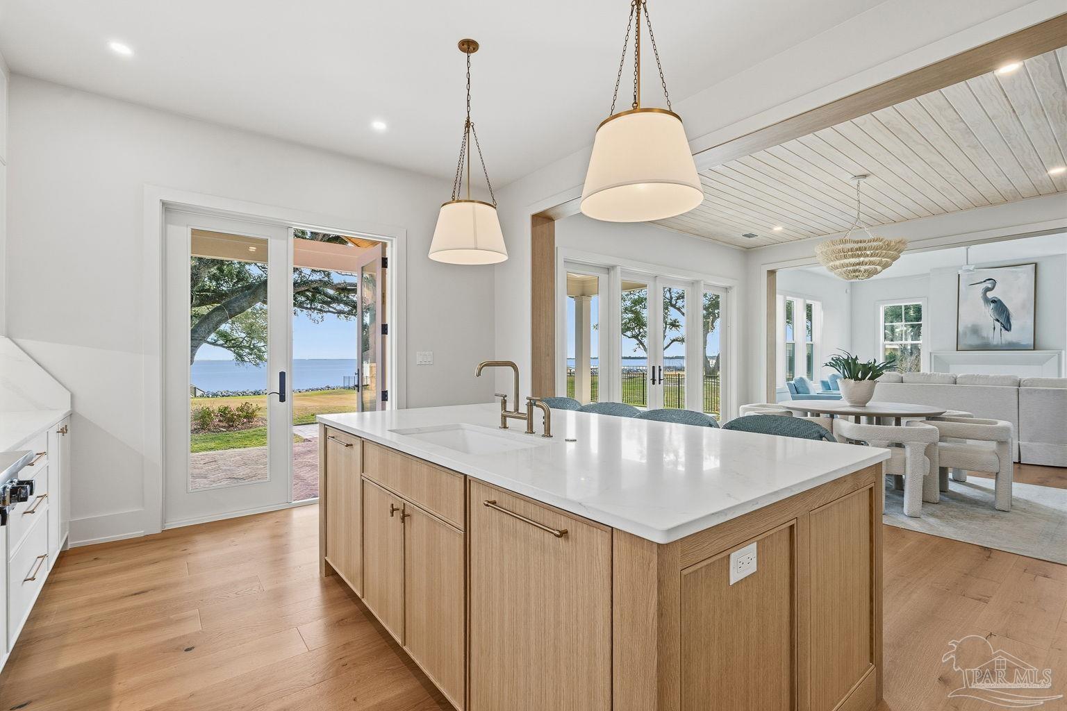 803 Bayshore Dr