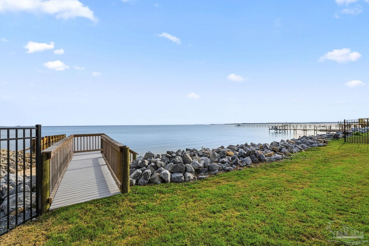 803 Bayshore Dr