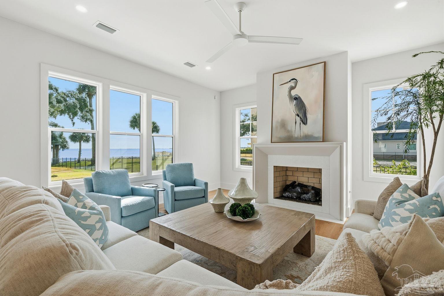 803 Bayshore Dr