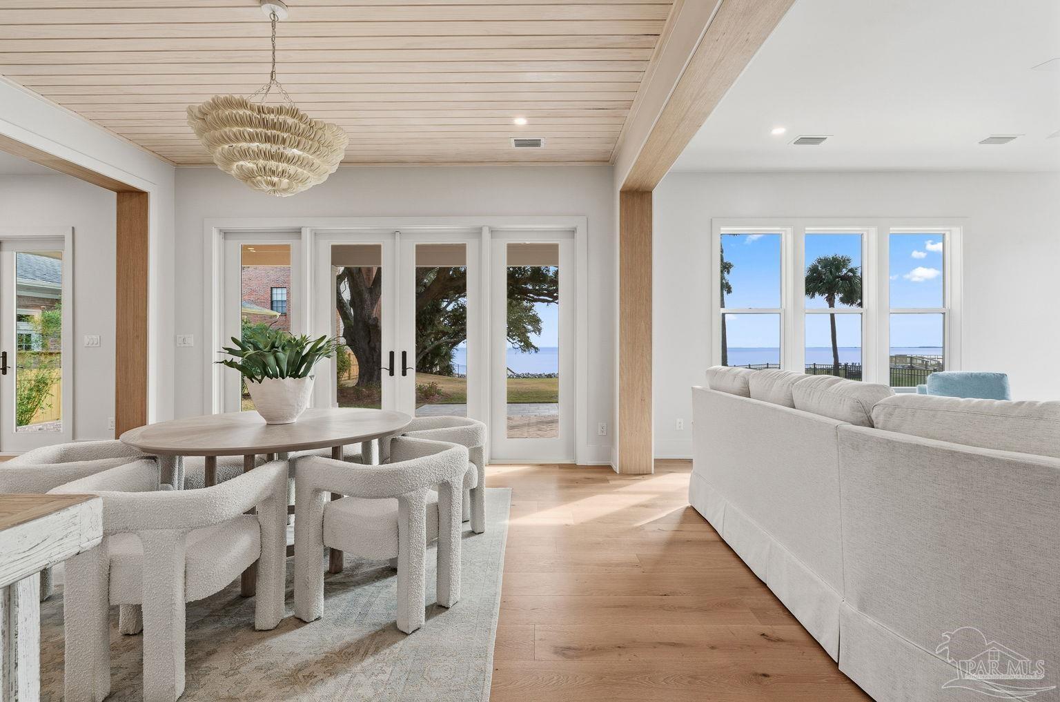 803 Bayshore Dr