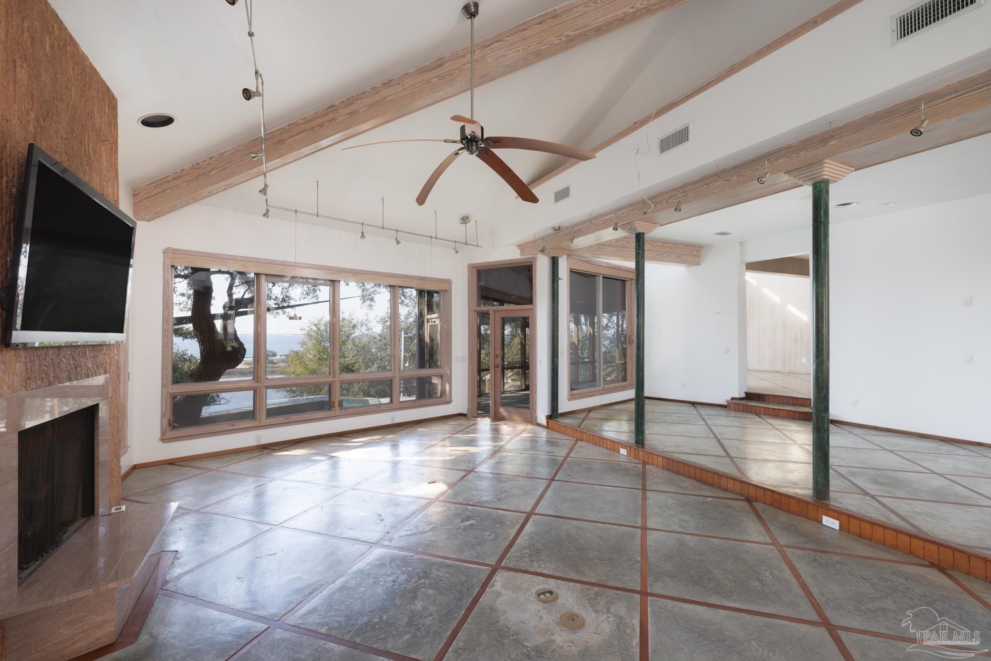 92 Highpoint Dr