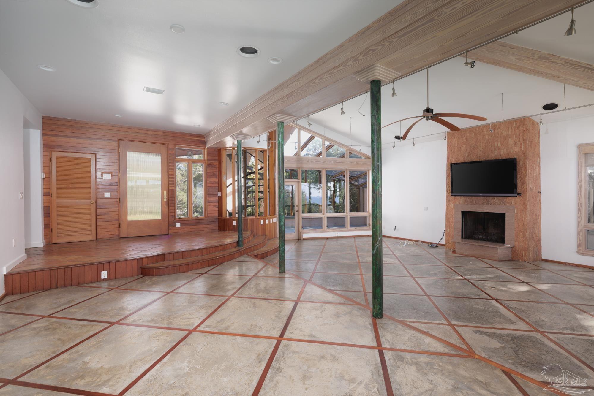92 Highpoint Dr