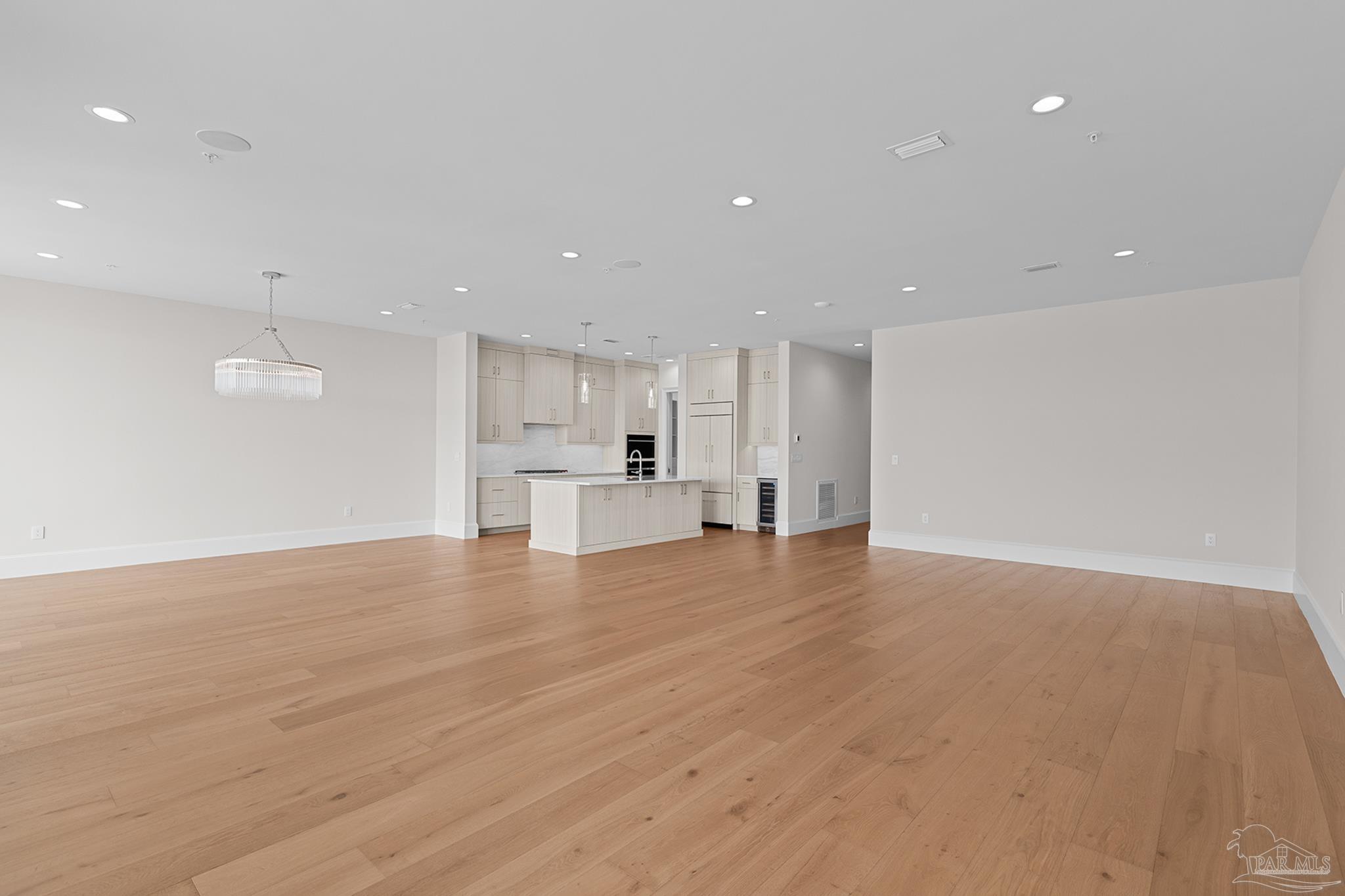 800 S Palafox St # 201