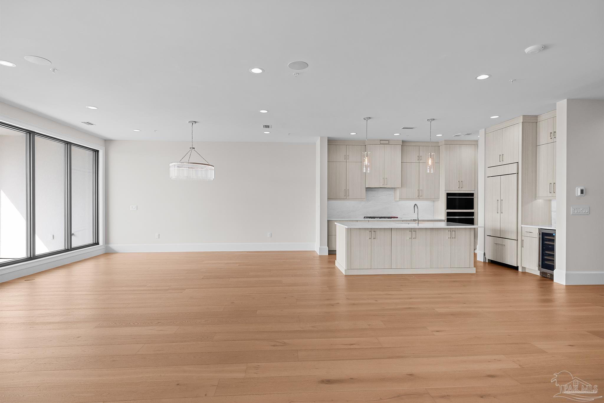 800 S Palafox St # 201