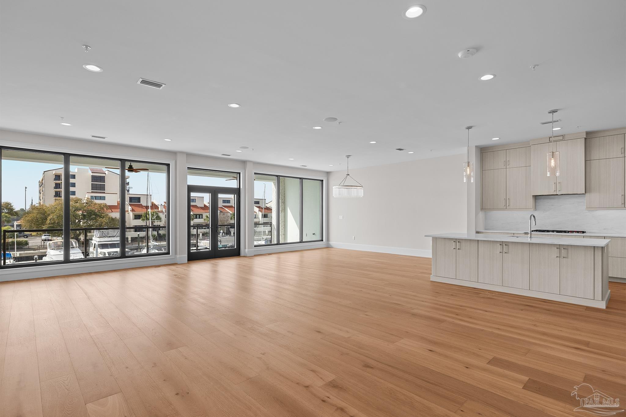 800 S Palafox St # 201