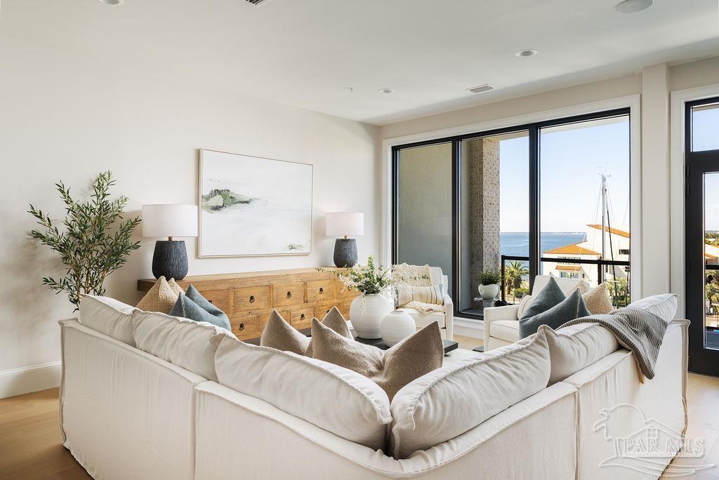 800 S Palafox St # 301