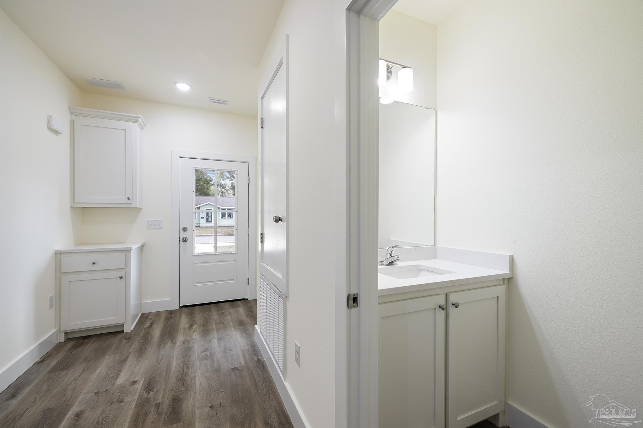 1913 + 1915 W Chase St