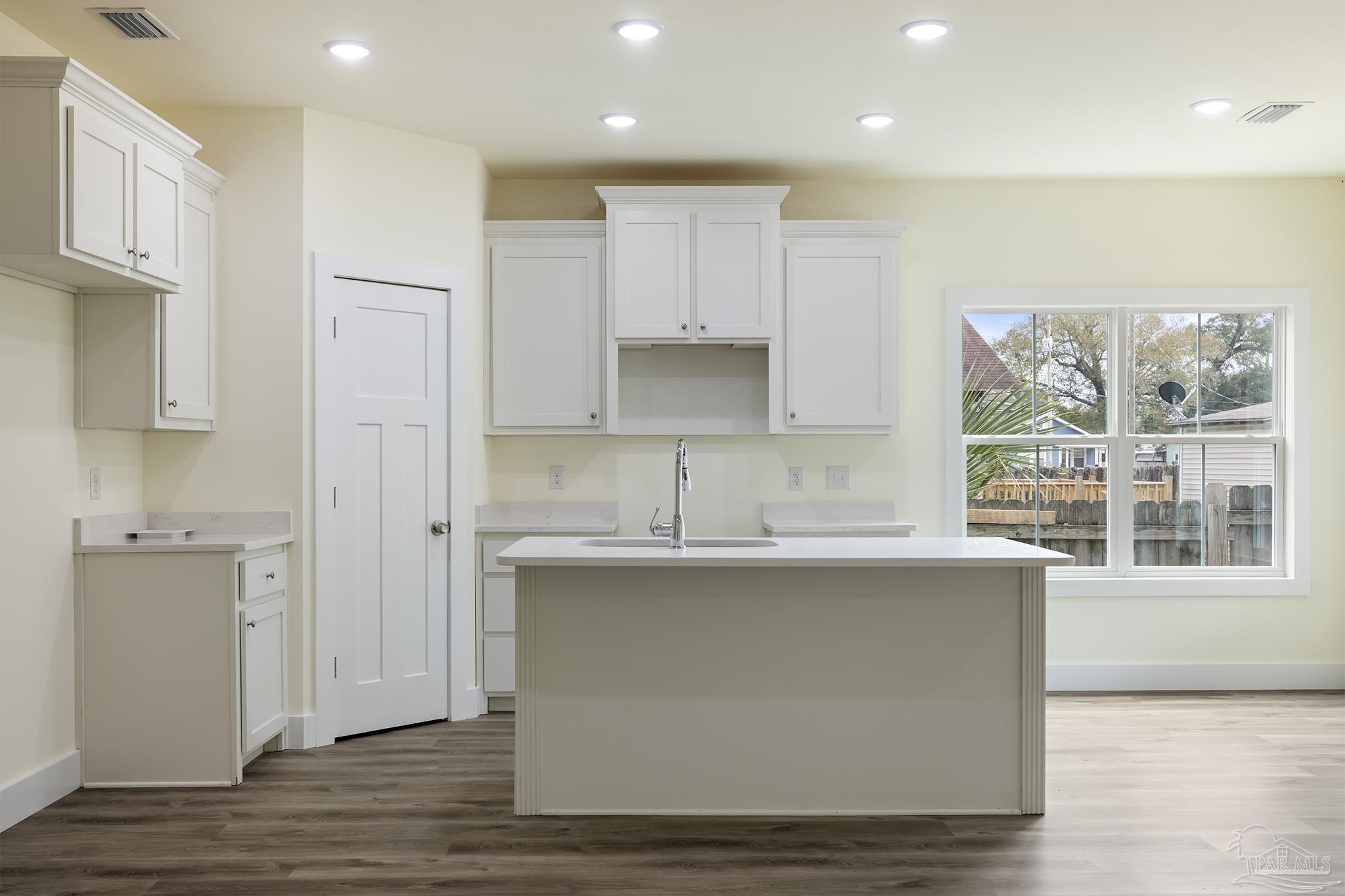 1913 + 1915 W Chase St