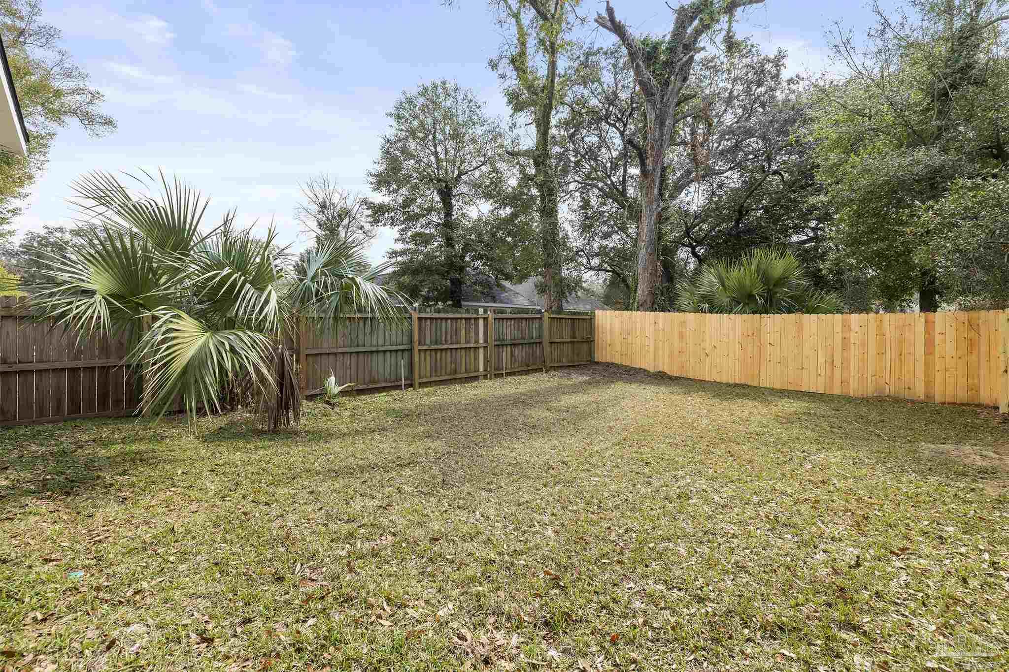 1913 + 1915 W Chase St