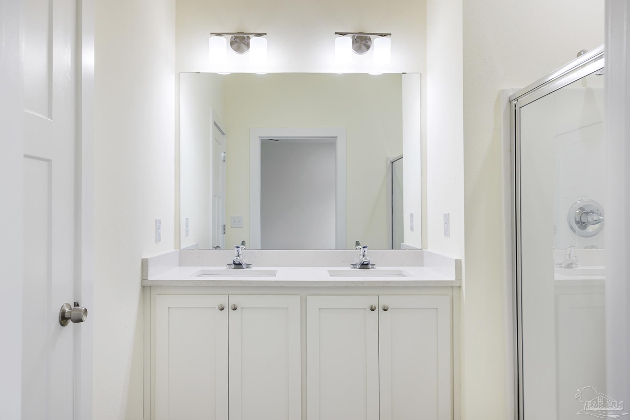 1913 + 1915 W Chase St