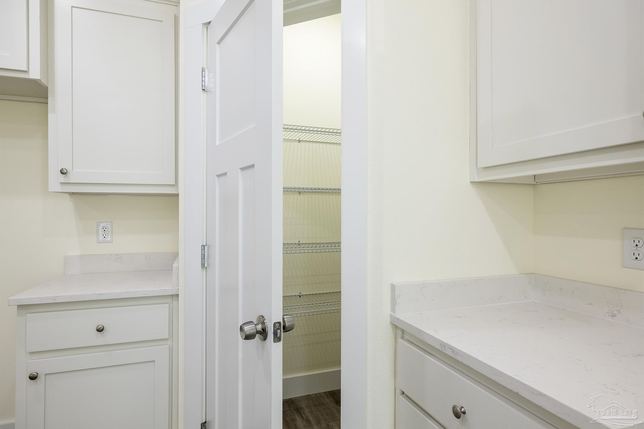 1913 + 1915 W Chase St