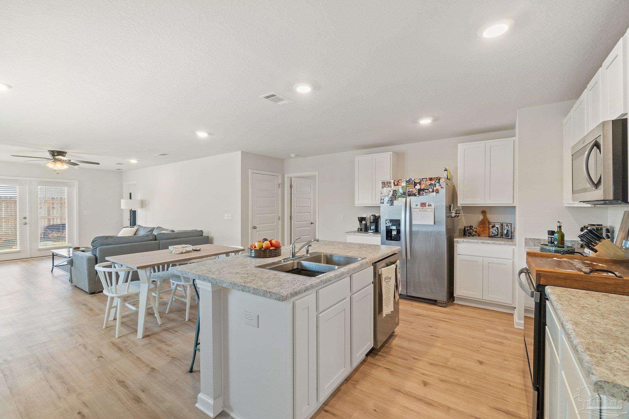 5252 Peach Dr