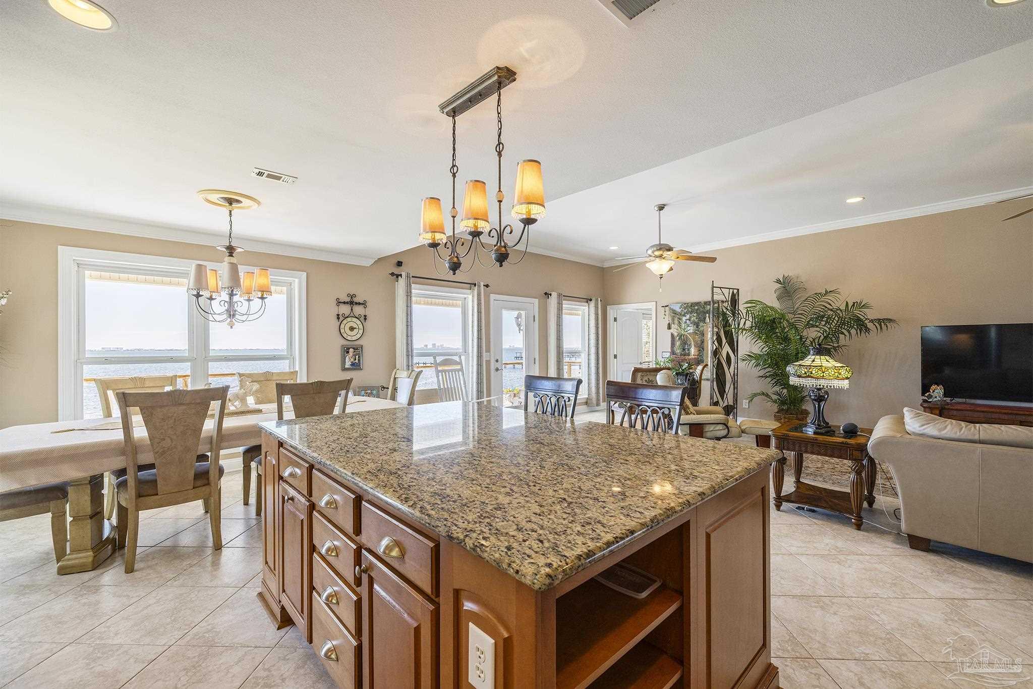 1002 Magnolia Ln