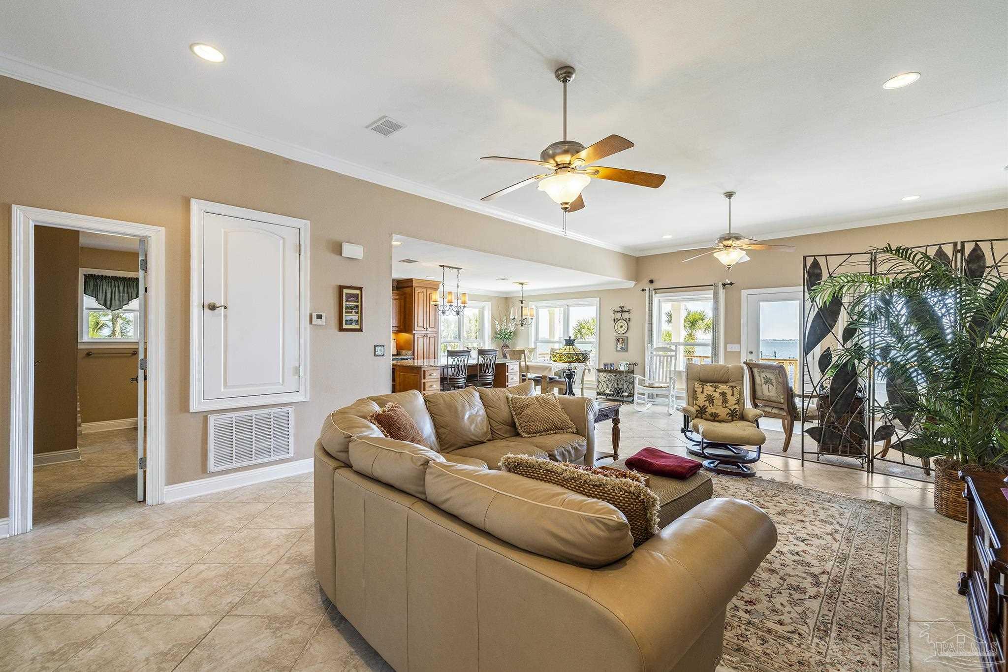 1002 Magnolia Ln